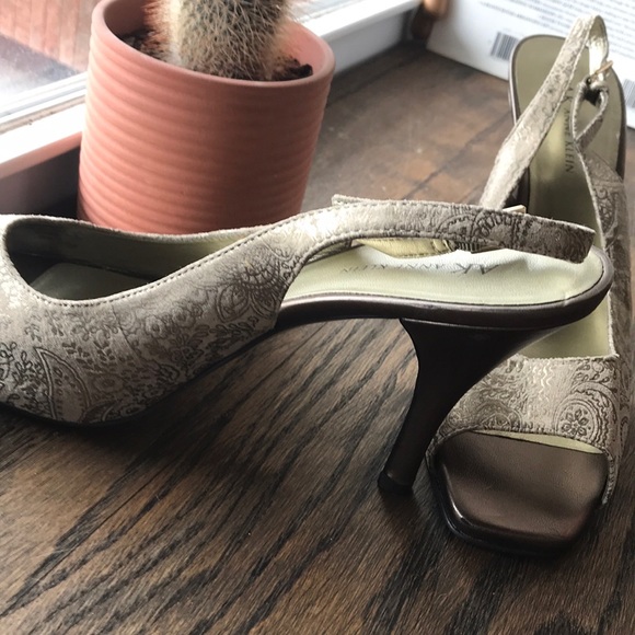 Shoes - Picture 2 of 5